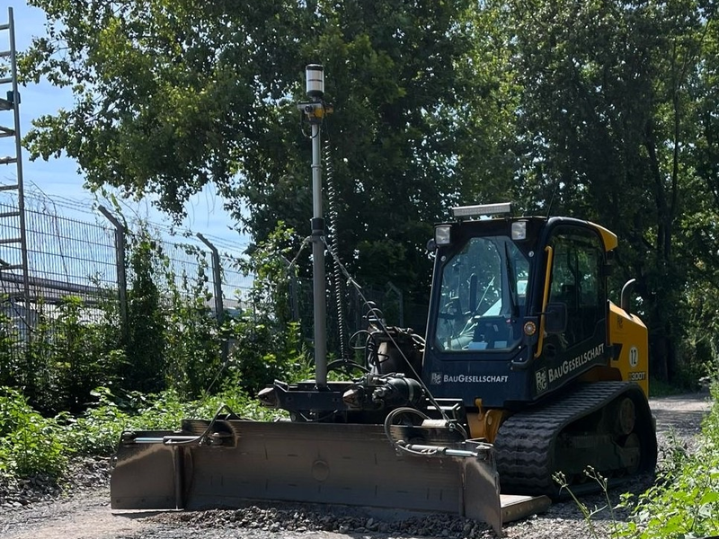 POL-KLE: Rees - Baufahrzeug und Planierschild entwendet / Polizei sucht Zeugen - Foto: presseportal.de