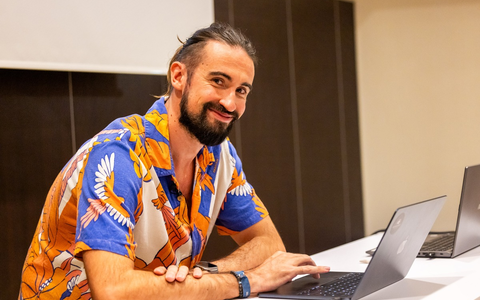 Philipp Follmer von der Freedom Writer Academy: 5 Strategien, durch die sich der Wunsch nach finanzieller Freiheit endlich erfüllt - Foto: presseportal.de