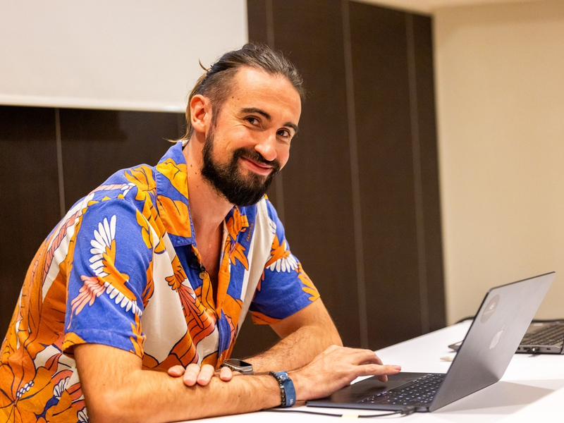 Philipp Follmer von der Freedom Writer Academy: 5 Strategien, durch die sich der Wunsch nach finanzieller Freiheit endlich erfüllt - Foto: presseportal.de