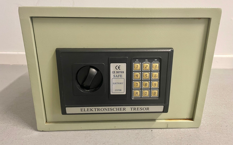 POL-WHV: Tresor in Wilhelmshaven aufgefunden - Eigentümer und Zeugen gesucht! - Foto: presseportal.de