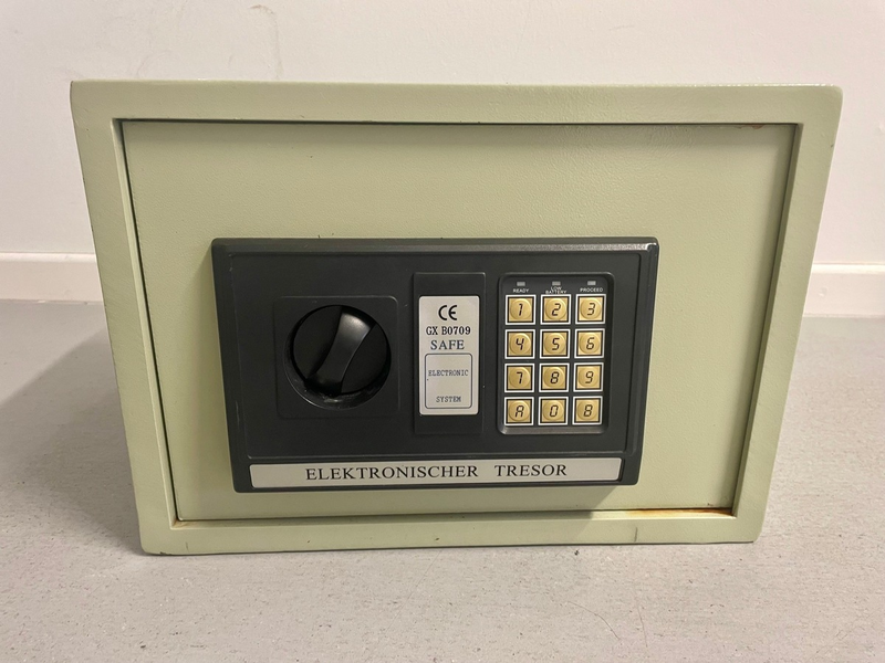 POL-WHV: Tresor in Wilhelmshaven aufgefunden - Eigentümer und Zeugen gesucht! - Foto: presseportal.de