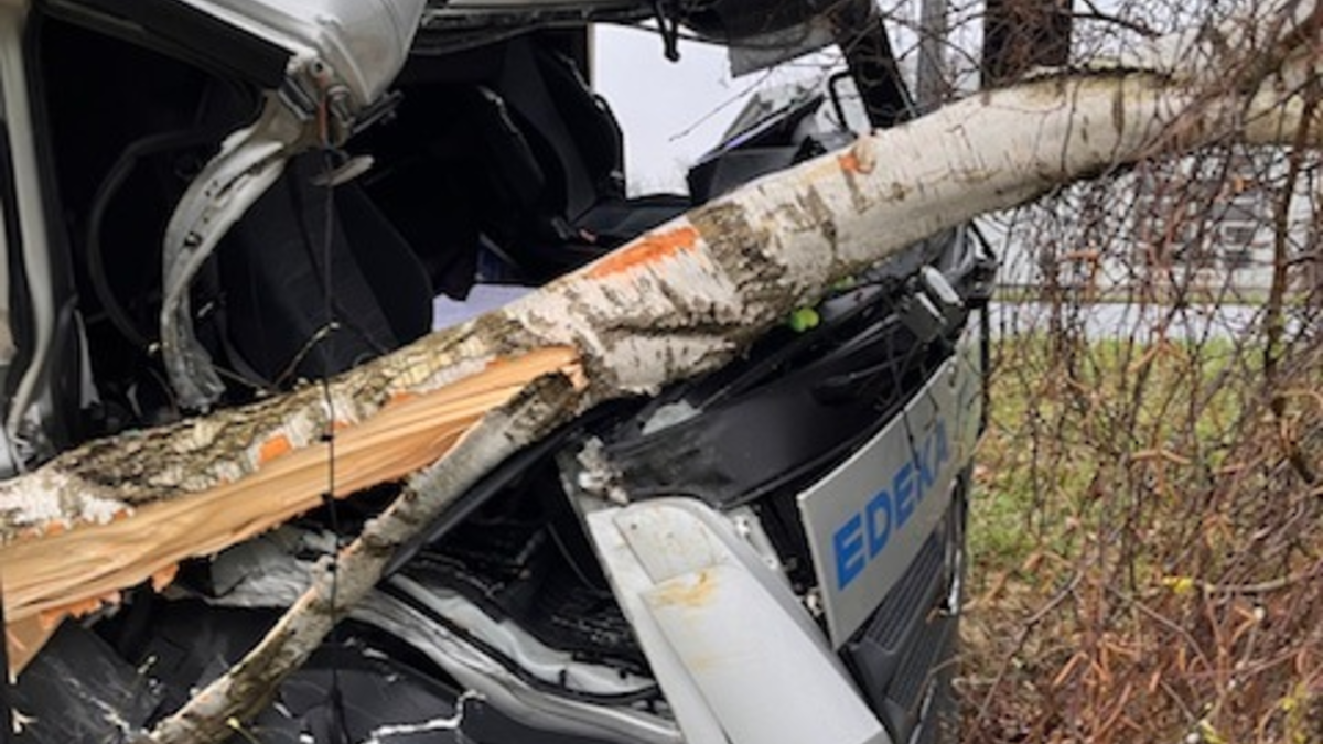 POL-CE: Verkehrsunfall mit alleinbeteiligtem LKW - Foto: presseportal.de