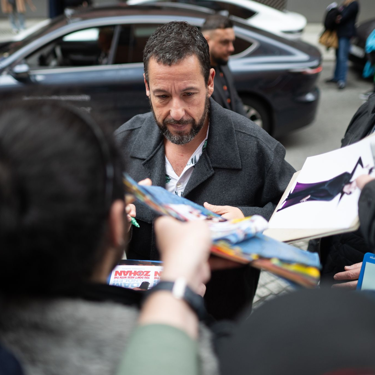 Hollywood in Berlin: Adam Sandler stellt seinen Film «Spaceman» auf der Berlinale vor. - Foto: Hannes Albert/dpa