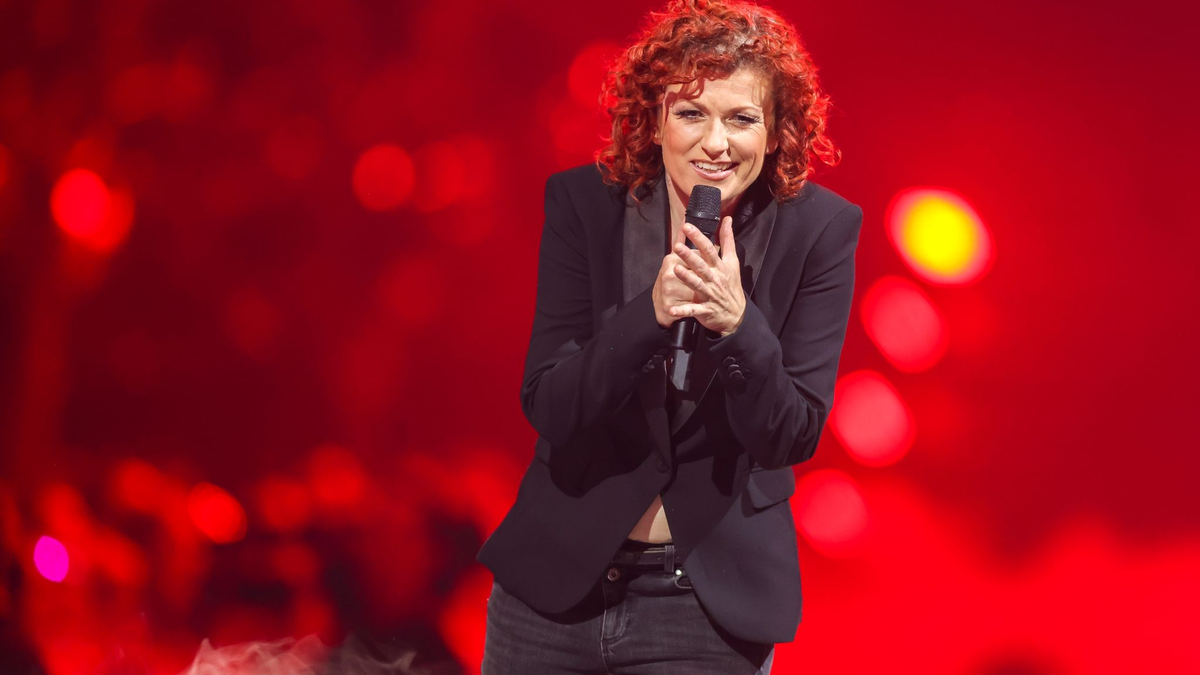 Lucy Diakovska kümmert sich gerne um ältere Hunde. - Foto: Jan Woitas/dpa