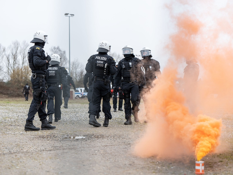 POL-AC: Einsatzübung der Hundertschaft am Aachener Tivoli - Foto: presseportal.de