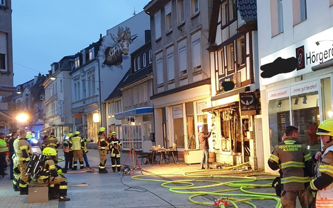 FW Kamen: Brennende Pizzeria in der Kamener Innenstadt - Foto: presseportal.de