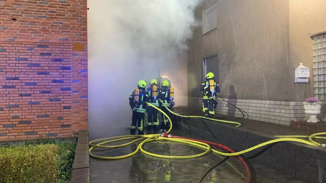 FW-OB: Garagenbrand mit Verpuffungen - Bild: presseportal.de