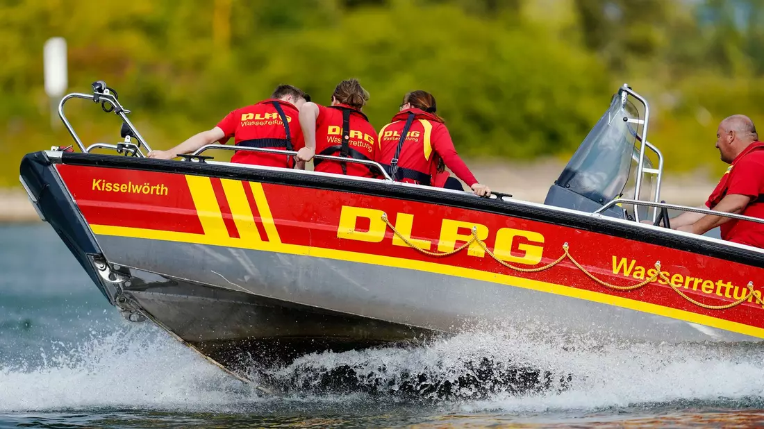DLRG-Lebensretter: Deutlich mehr Todesfälle durch Ertrinken 2023. - Bild: Uwe Anspach/dpa