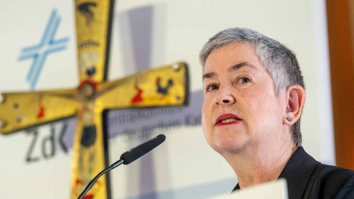 Laien-Präsidentin Irme Stetter-Karp findet es irreführend, den deutschen Katholiken vorzuwerfen, Dinge ohne Abstimmung mit Rom im Alleingang voranzutreiben. - Foto: Peter Kneffel/dpa