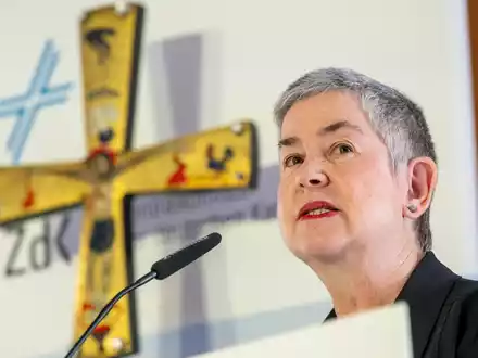 Laien-Präsidentin Irme Stetter-Karp findet es irreführend, den deutschen Katholiken vorzuwerfen, Dinge ohne Abstimmung mit Rom im Alleingang voranzutreiben. - Foto: Peter Kneffel/dpa