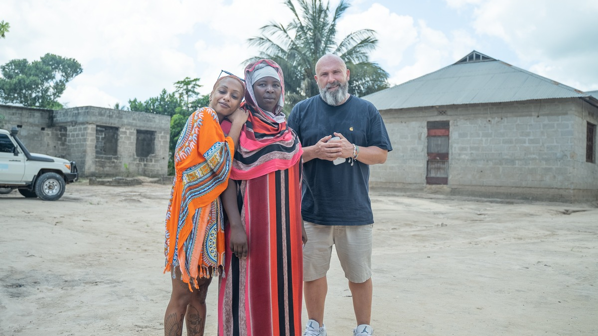 Geballte Hip-Hop Power: Nura Omer und Niko BACKSPIN für die SOS-Kinderdörfer weltweit in Tansania - Foto: presseportal.de