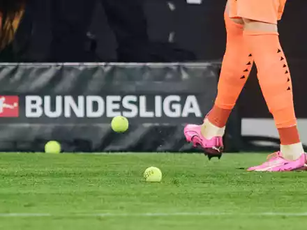 Der Kontrollausschuss des Deutschen Fußball-Bundes (DFB) will bei den Strafen moderat vorgehen. - Foto: Bernd Thissen/dpa