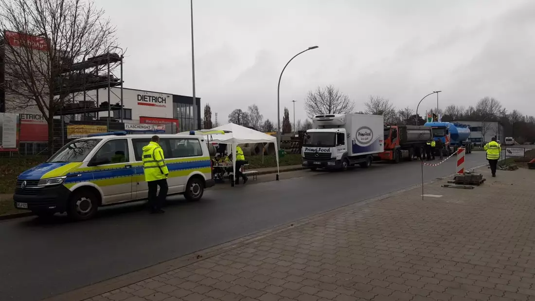 POL-VER: +Schwerpunktkontrolle des gewerblichen Güterverkehrs+ - Bild: presseportal.de