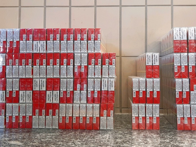 HZA-SI: Alles für den blauen Dunst - alles unversteuert/ZOLL entdeckt 70 Stangen unversteuerte Zigaretten und 74 Kilogramm Wasserpfeifentabak im Auto. - Foto: presseportal.de