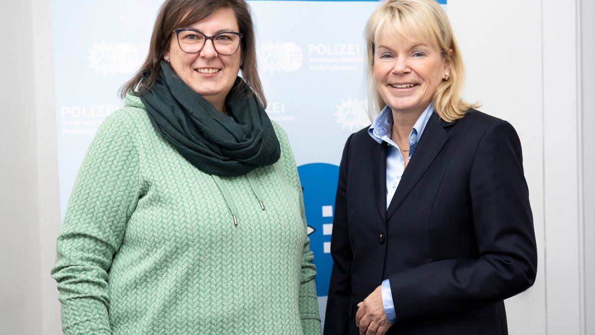 POL-RE: Datteln: Polizeipräsidentin ehrt Unfallzeugin für vorbildliches Verhalten - Foto: presseportal.de