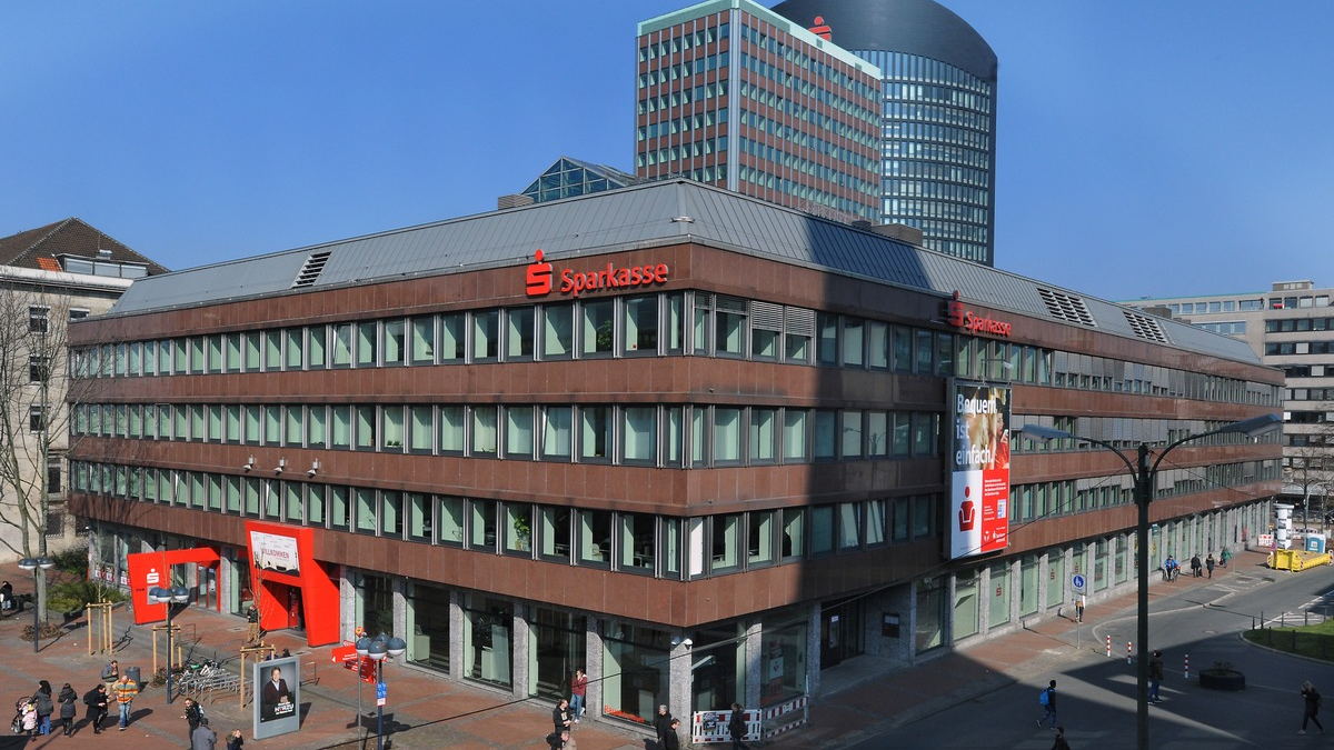 Großauftrag / Ab März: Stölting reinigt alle 58 Immobilien der Sparkasse Dortmund - Foto: presseportal.de