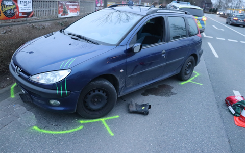 POL-HF: Gefährlicher Eingriff in den Straßenverkehr - 30-Jähriger greift in Lenkrad - Foto: presseportal.de