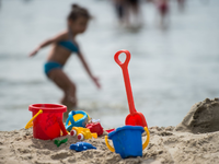 Kinder verunglücken oft dort, wo Eltern kaum damit rechnen - im Gartenteich, im Planschbecken oder im Bach beim Spielplatz. (Symbolbild) - Foto: Sophia Kembowski/dpa
