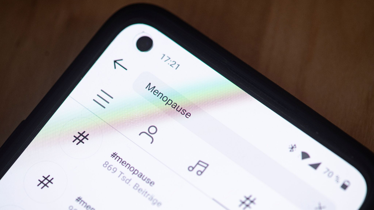 Die Menopause, die üblicherweise zwischen 45 und 55 Jahren auftrete, könne zu einer Reihe von Symptomen führen, darunter Konzentrationsschwierigkeiten, Stimmungsschwankungen und Hitzewallungen, teilt die Equality and Human Rights Commission mit. - Foto: Fabian Sommer/dpa