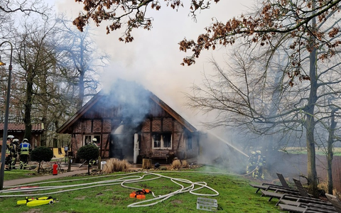 FW Bocholt: Brennt Sauna im Saunagarten vom BAHIA - Foto: presseportal.de