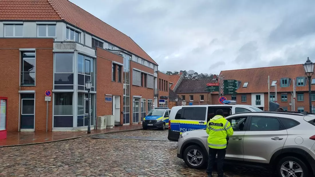 POL-RZ: Bilanz einer Verkehrskontrolle in der Möllner Altstadt - Bild: presseportal.de
