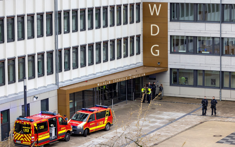 Amokalarm am Wilhelm-Dörpfeld-Gymnasium in Wuppertal: Insgesamt acht Personen wurden durch den Messerangriff verletzt. - Foto: Christoph Reichwein/dpa Amokalarm am Wilhelm-Dörpfeld-Gymnasium in Wuppertal: Insgesamt acht Personen wurden durch den Messerangriff verletzt. - Foto: Christoph Reichwein/dpa