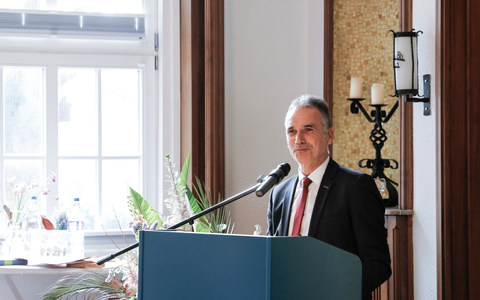 Regierungsdirektor Erwin Schultz ist neuer Leiter des Bundeswehr-Dienstleistungszentrums Leer - Foto: presseportal.de Regierungsdirektor Erwin Schultz ist neuer Leiter des Bundeswehr-Dienstleistungszentrums Leer - Foto: presseportal.de