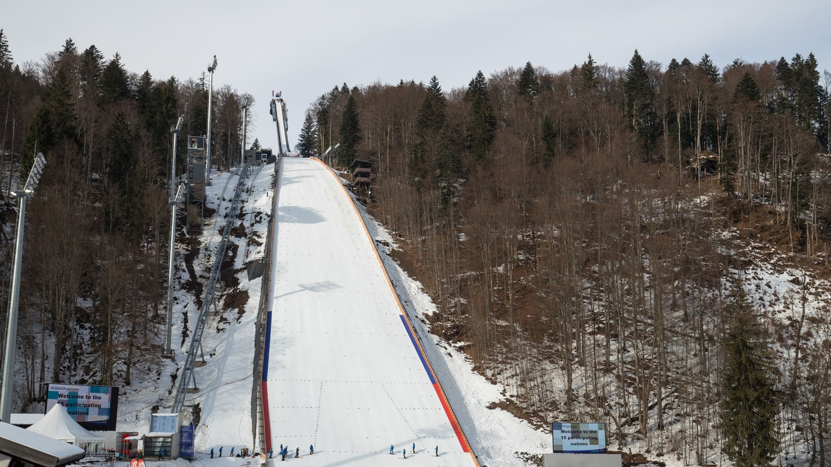 Die Qualifikation für das Skifliegen in Oberstdorf wurde wetterbedingt abgesagt. - Foto: Daniel Karmann/dpa