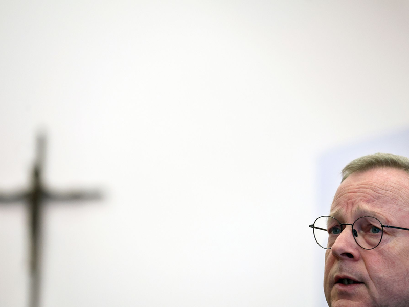 Bischof Georg Bätzing kündigt an, dass «bald» eine deutsche Delegation nach Rom reisen wird. - Foto: Karl-Josef Hildenbrand/dpa