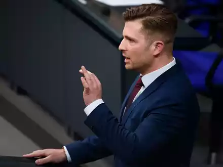 Der AfD-Abgeordnete Jan Ralf Nolte verfehlte die erforderliche Mehrheit deutlich. - Foto: Gregor Fischer/dpa