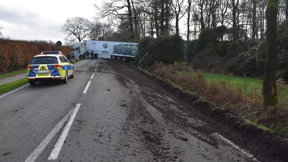 POL-OL: +++ Westerstede: Lkw-Unfall endet glimpflich +++ - Bild: presseportal.de