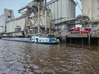 WSPI-OLD: Wassereinbruch in Maschinenraum eines Binnenschiffes - Foto: presseportal.de