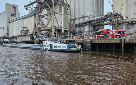 WSPI-OLD: Wassereinbruch in Maschinenraum eines Binnenschiffes - Foto: presseportal.de