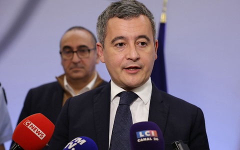 Das Einwanderungsgesetz, ohne das eine so schnelle Abschiebung nicht möglich gewesen wäre, mache Frankreich stärker, sagt Innenminister Gérald Darmanin. - Foto: Thomas Samson/AFP/dpa Das Einwanderungsgesetz, ohne das eine so schnelle Abschiebung nicht möglich gewesen wäre, mache Frankreich stärker, sagt Innenminister Gérald Darmanin. - Foto: Thomas Samson/AFP/dpa