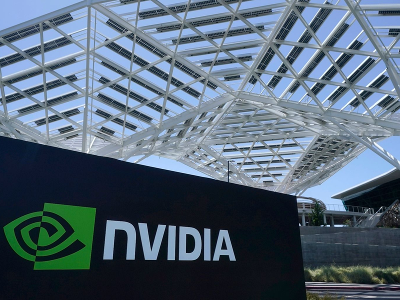 Die Nvidia-Aktie legte um 16,4 Prozent auf 785,38 Dollar zu. - Foto: Jeff Chiu/AP/dpa