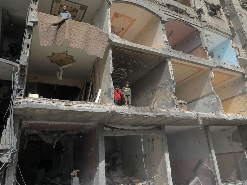 Palästinensischen Angaben zufolge wurden bei israelischen Angriffen in Al-Mawasi Dutzende Menschen getötet und Dutzende verletzt. - Foto: Rizek Abdeljawad/XinHua/dpa