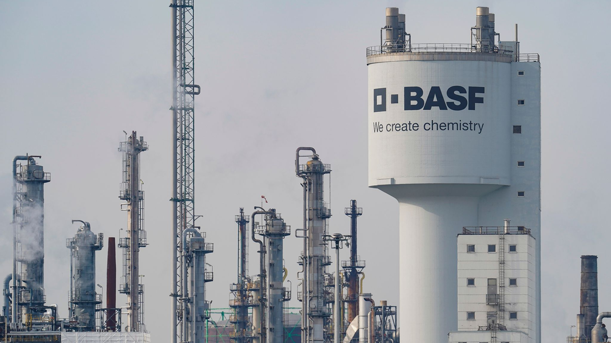 Die Führung des Chemiekonzerns BASF hatte bereits 2022 ein Sparprogramm angekündigt. - Foto: Uwe Anspach/dpa