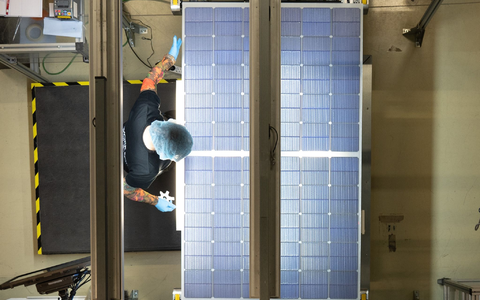 Solarkonzern Meyer Burger: Am Standort Freiberg sind 500 Arbeitskräfte beschäftigt. - Foto: Sebastian Kahnert/dpa-Zentralbild/dpa Solarkonzern Meyer Burger: Am Standort Freiberg sind 500 Arbeitskräfte beschäftigt. - Foto: Sebastian Kahnert/dpa-Zentralbild/dpa