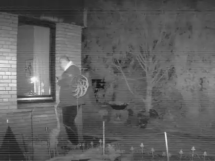 POL-KI: 240223.1 Molfsee: Polizei veröffentlicht Bilder nach Wohnungseinbruch - Foto: presseportal.de