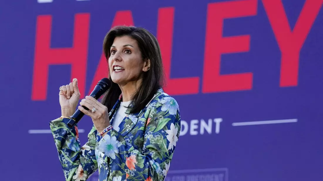 Die republikanische Präsidentschaftsbewerberin Nikki Haley spricht bei einer Wahlkampfveranstaltung in Beaufort im US-Bundesstaat South Carolina. - Bild: Meg Kinnard/AP/dpa
