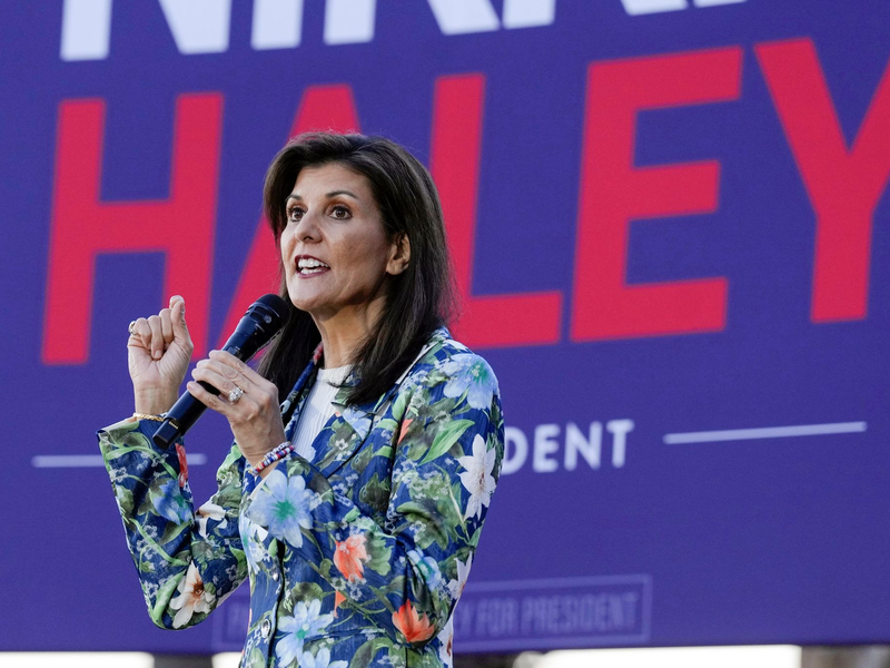 Die republikanische Präsidentschaftsbewerberin Nikki Haley spricht bei einer Wahlkampfveranstaltung in Beaufort im US-Bundesstaat South Carolina. - Foto: Meg Kinnard/AP/dpa