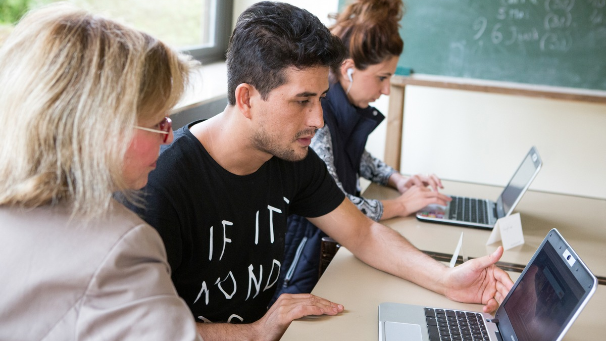 Deutscher Volkshochschul-Verband schließt sich Initiative #UseTheNews an - mit Nachrichtenkompetenz gegen Desinformation, Deep Fakes und Co. - Foto: presseportal.de
