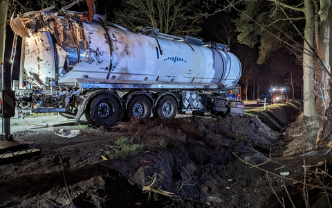 FW-ROW: Tanklastzug kippt im Trochel um - Foto: presseportal.de