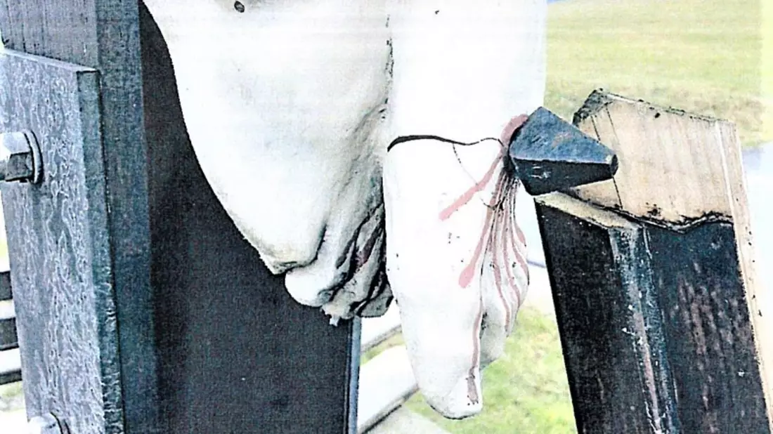 LPI-NDH: Zeugenaufruf: Wer kann nach einer Sachbeschädigung an einer sakralen Figur Hinweise geben? - Bild: presseportal.de