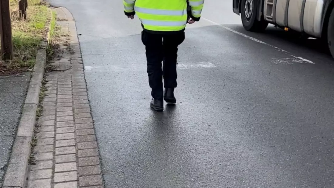 POL-HM: Großkontrolle auf der Hamelner Straße in Bad Münder - 31 Fahrzeuge mit Mängeln festgestellt - Bild: presseportal.de