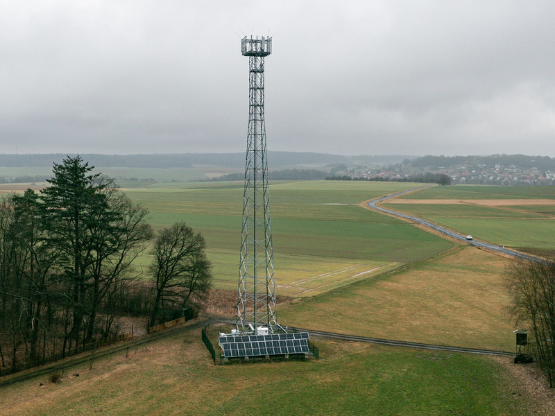 Der Sendemast von Telefónica (O2) im mittelhessischen Vogelsbergkreis. - Foto: Quirin Leppert/O2 Telefónica /dpa