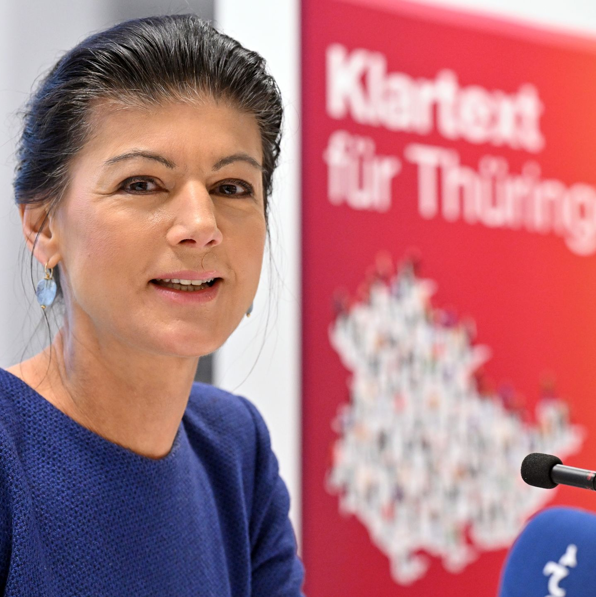 Sahra Wagenknecht (BSW) stellt in Erfurt eine Kampagne ihrer Partei für die Landtagswahl am 1. September in Thüringen vor. - Foto: Martin Schutt/dpa