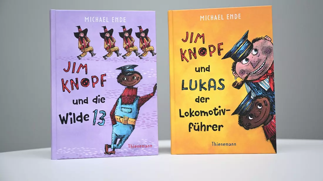 Neue Auflagen der Kinderbücher über Jim Knopf sollen künftig ohne rassistische Sprache auskommen. - Bild: Bernd Weißbrod/dpa