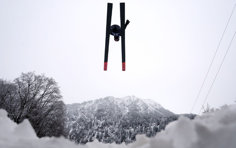 Das deutsche Team um Andreas Wellinger verpasste beim Skifliegen in Oberstdorf das Podest. - Foto: Karl-Josef Hildenbrand/dpa Das deutsche Team um Andreas Wellinger verpasste beim Skifliegen in Oberstdorf das Podest. - Foto: Karl-Josef Hildenbrand/dpa