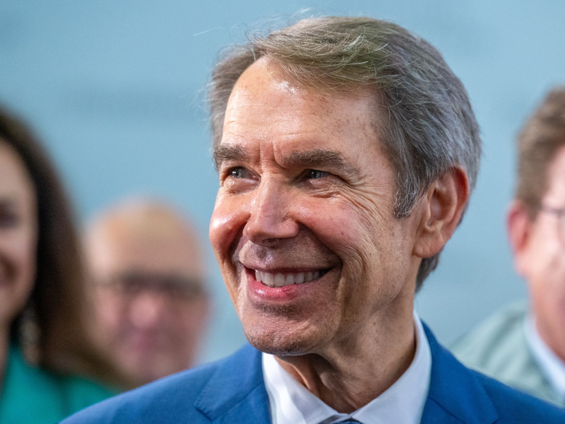 Kunstwerke von Jeff Koons gibt es jetzt auch auf dem Mond. - Foto: Armin Weigel/dpa